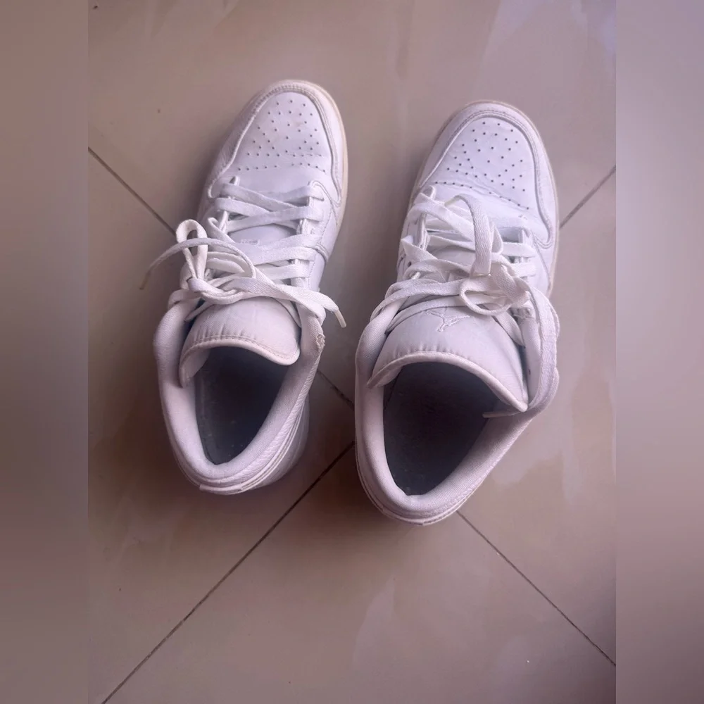 Nike Air Jordan 1 Low Triple White Tumbled Leather 553558-130 Men's 11 Comfy